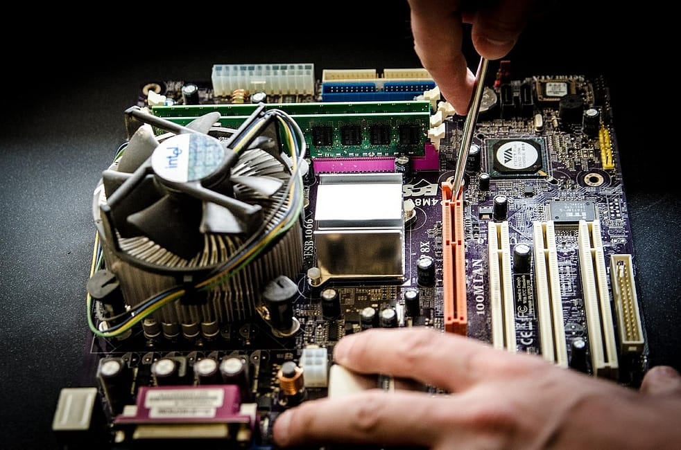 Tips on Becoming a Computer Technician